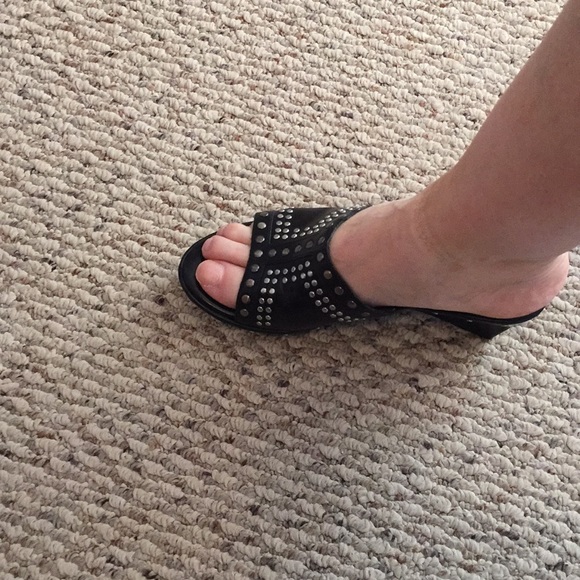 B Makowsky leather upper sandals with studs - Picture 4 of 5